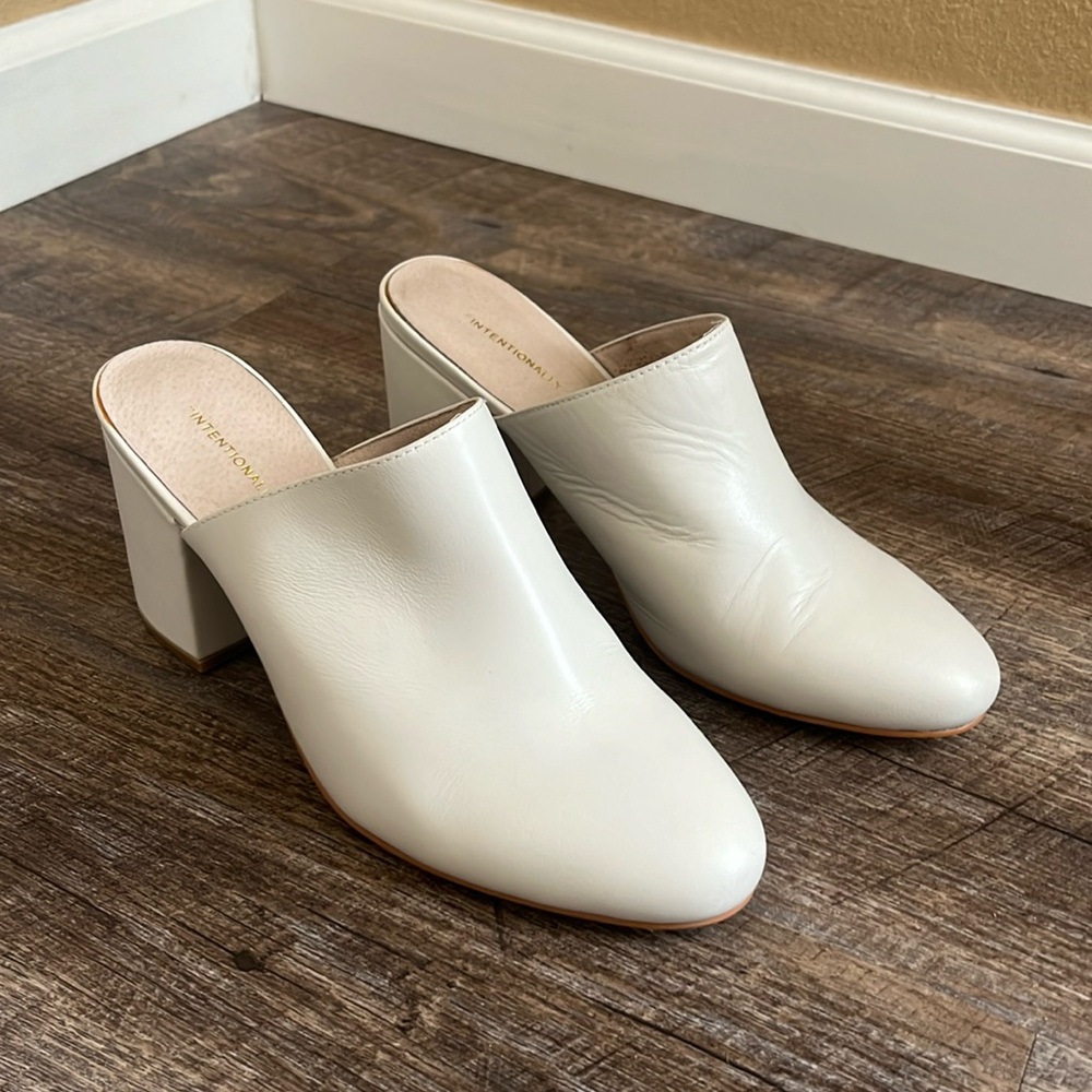 Intentionally Blank White Mules Size 8